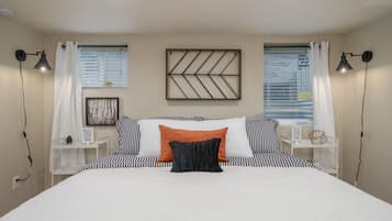 1 Schlafzimmer, Schreibtisch, Bügeleisen/Bügelbrett, Reisekinderbett