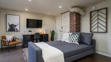 1 Schlafzimmer, Schreibtisch, Bügeleisen/Bügelbrett, Reisekinderbett