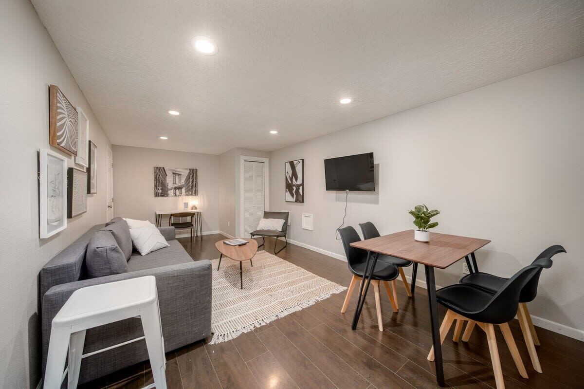 テレビ、書斎 / ワークスペース