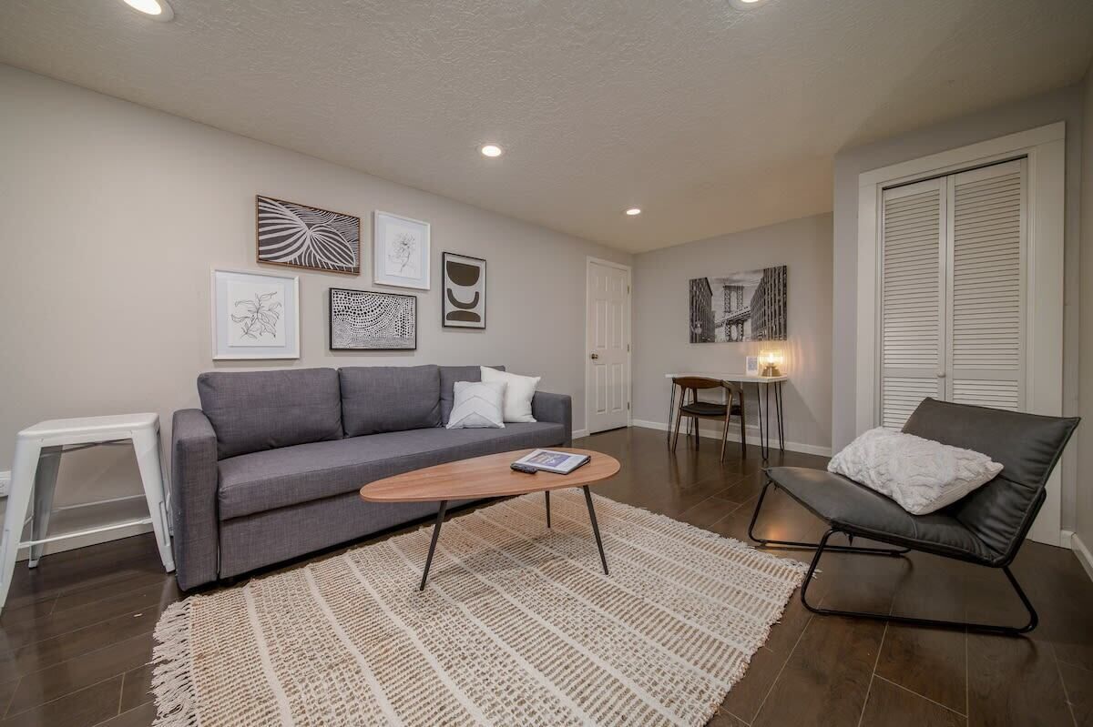 Televisión y oficina 