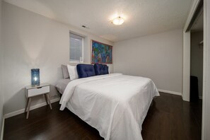 2 bedrooms, desk, iron/ironing board, travel crib