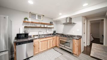 Refrigerador, microondas, horno y parrilla de estufa