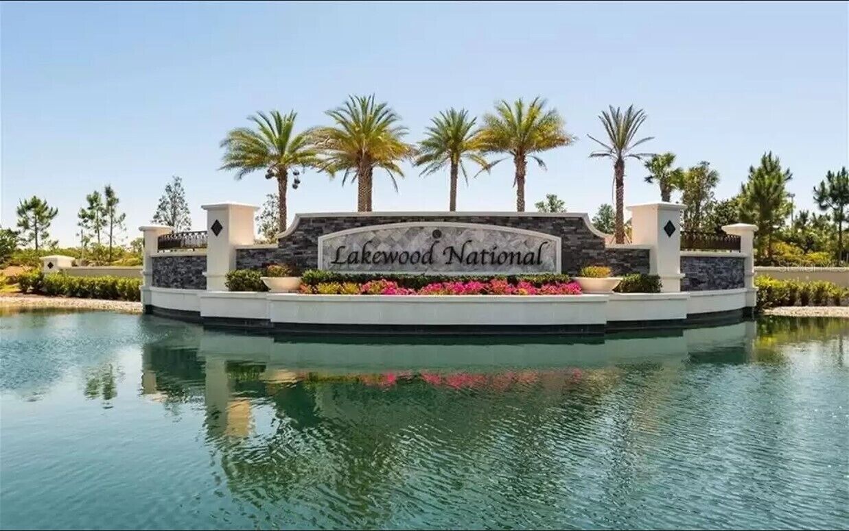Beautiful condo in gorgeous Lakewood National golf community