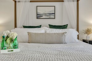 3 bedrooms, in-room safe, desk, iron/ironing board