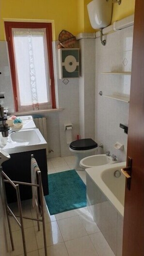 Shower, bidet - Downtown apartment with garage and private courtyard (Numana)