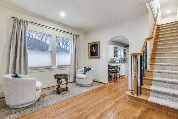 スマートテレビ、暖炉、Netflix、Hulu