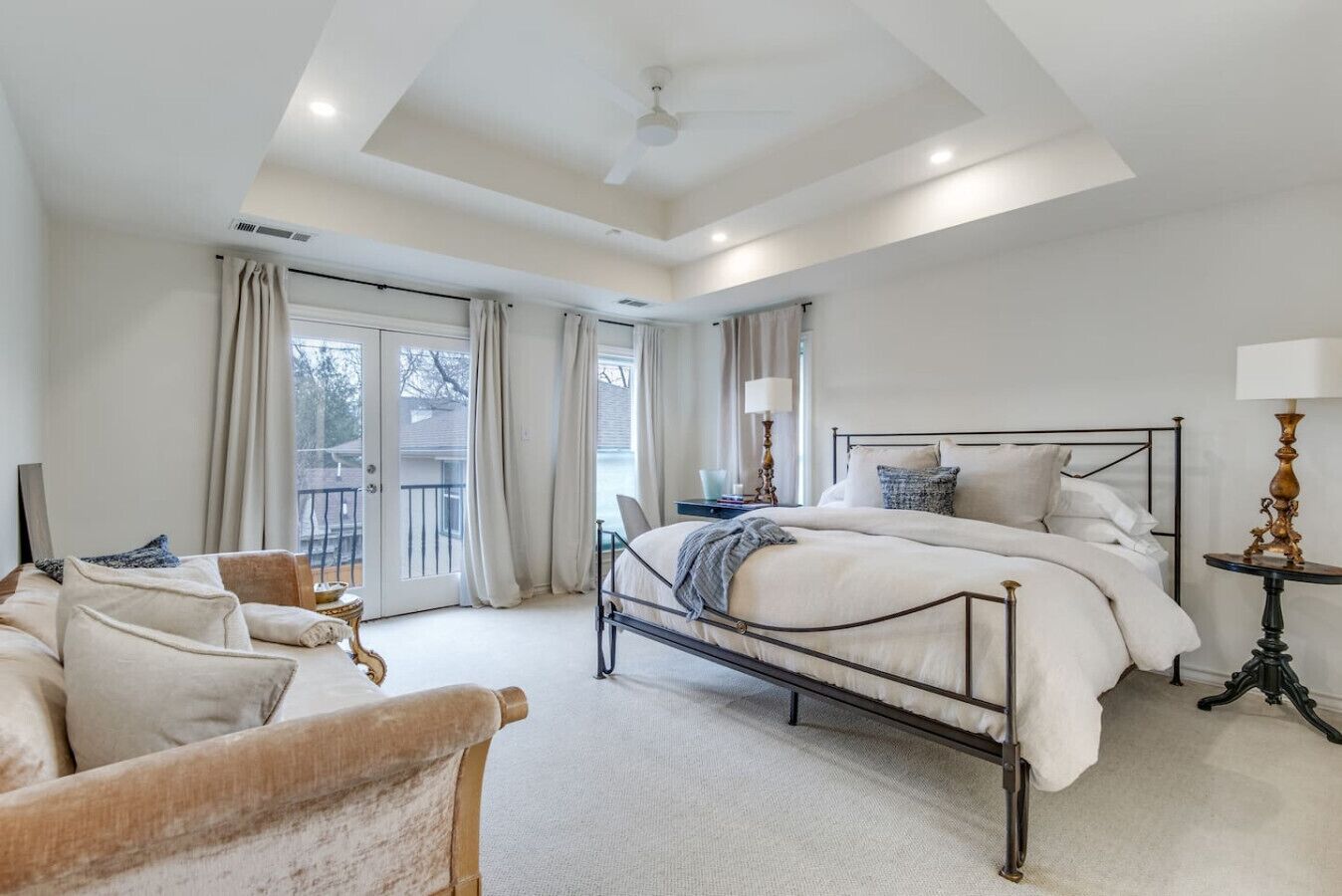 4 bedrooms, desk, iron/ironing board, travel crib