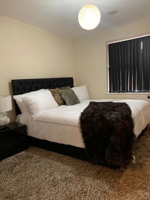 2 soverom, strykejern/-brett, wi-fi (inkludert) og sengetøy