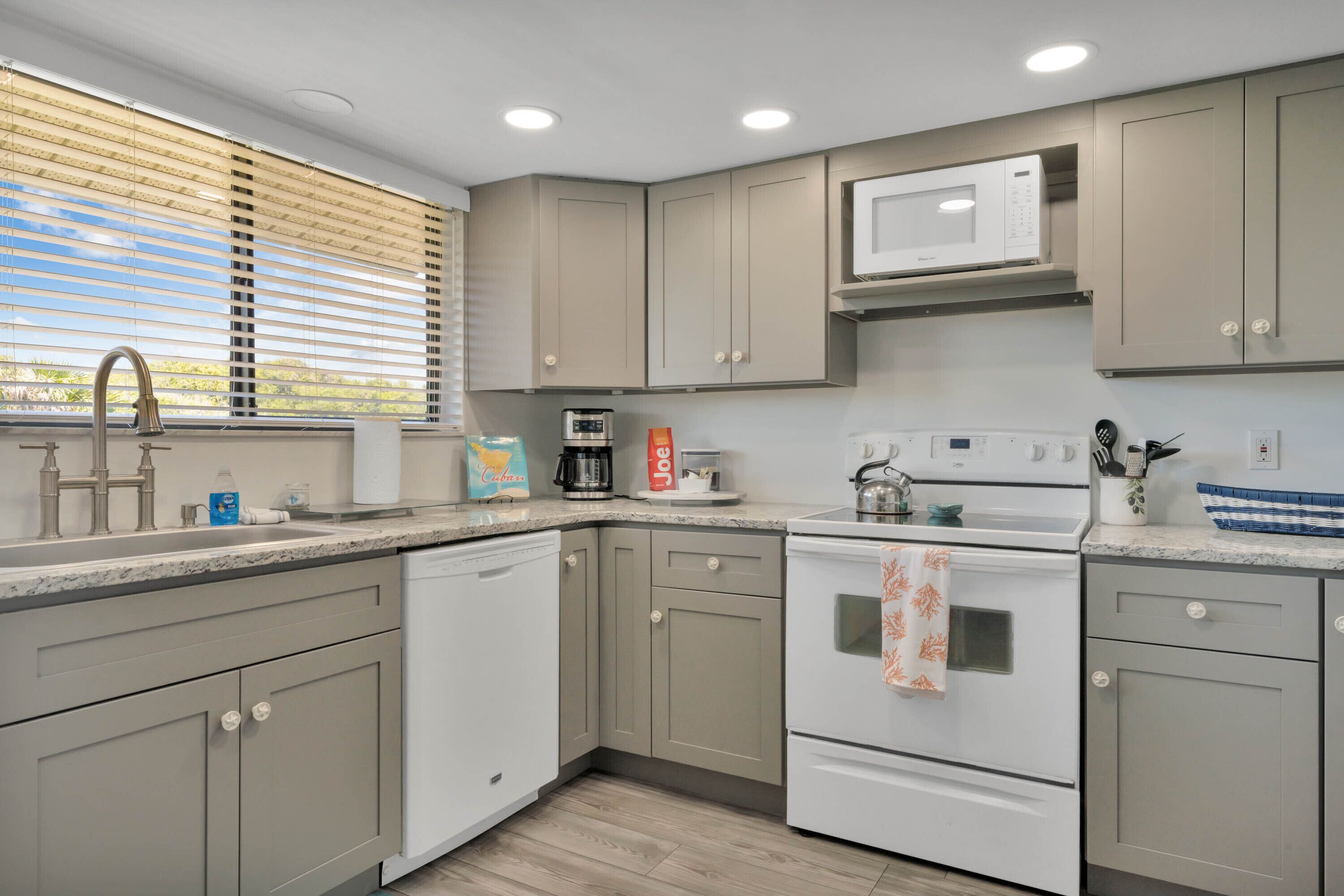 Cozy beach condo & just steps to the Atlantic Ocean