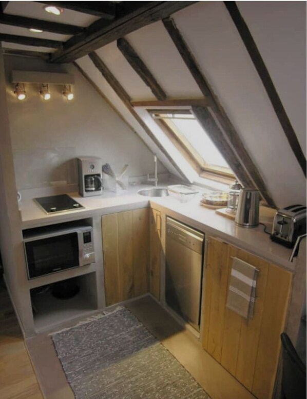 Kühlschrank, Mikrowelle, Geschirrspüler