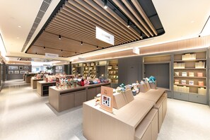 A modern retail store with wooden shelving and a central display area. - Ji Hotel (Binzhou)