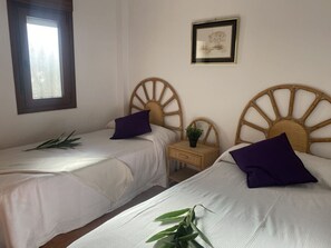 2 Schlafzimmer, Bügeleisen/Bügelbrett, Bettwäsche