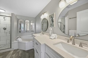 Bathtub, hair dryer, towels - Crystal View 201 3 Bedrooms | 3 Baths | Accommodates 12 | Pet Friendly Beach Service (Miramar Beach)