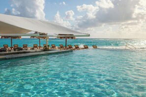 4 albercas al aire libre y camas balinesas gratuitas