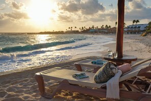 On the beach, white sand - The Westin Cancun Resort Villas & Spa (Cancun)