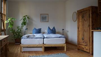 1 bedroom, travel crib, free WiFi, bed sheets