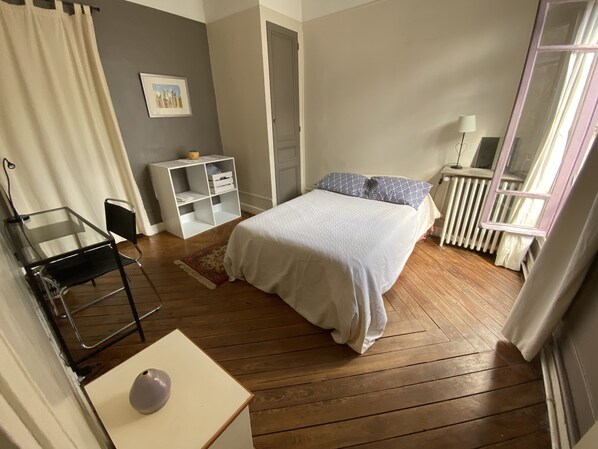 3 bedrooms - F3 in the heart of a tourist town, beautiful view, on a typical square (Rouen)