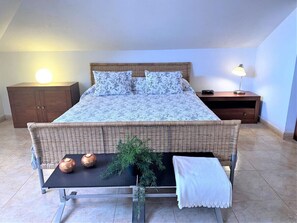 3 bedrooms, iron/ironing board, bed sheets