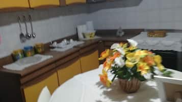 Oven, cookware/dishes/utensils