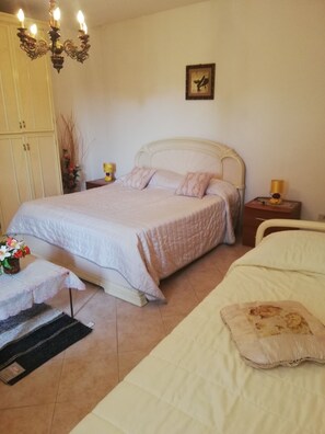 2 bedrooms, iron/ironing board