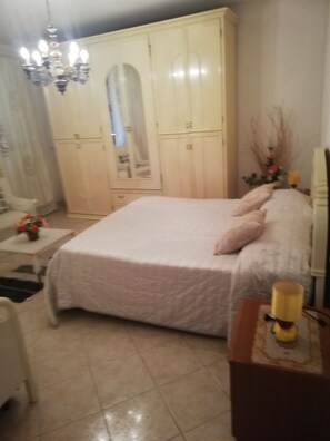 2 bedrooms, iron/ironing board