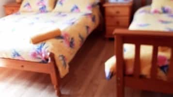 Triple Room | Iron/ironing board, free WiFi