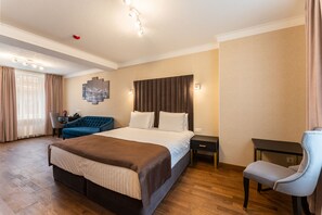 Luxury Double Room | Desk, laptop workspace, free WiFi, bed sheets - OldRigaPlaza (Riga)