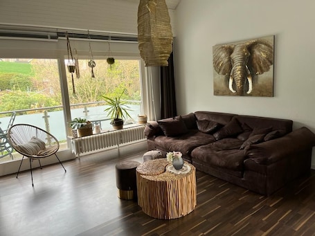Smart TV. Beautiful vacation apartment in Essen- Burgaltendorf
