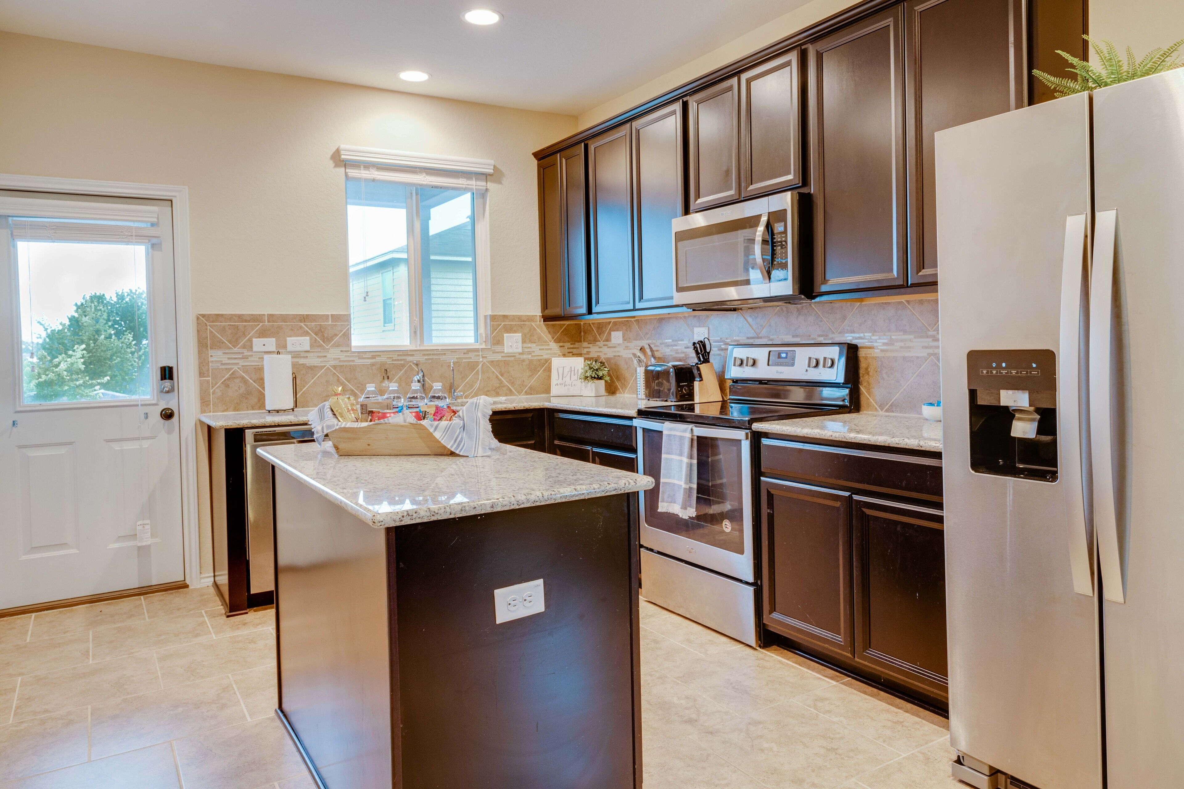 Beautiful Home Close to Randolph Air Force Base