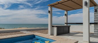 4 BR Luxurious Ocean front Casa Estrella in Islas del Mar