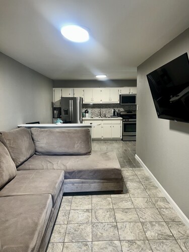 Remodeled 1 bedroom apartment centrally located