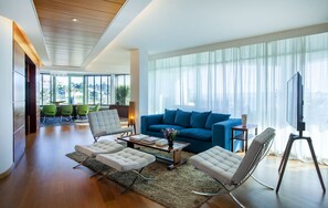 TV connectée, livres, chaîne hi-fi