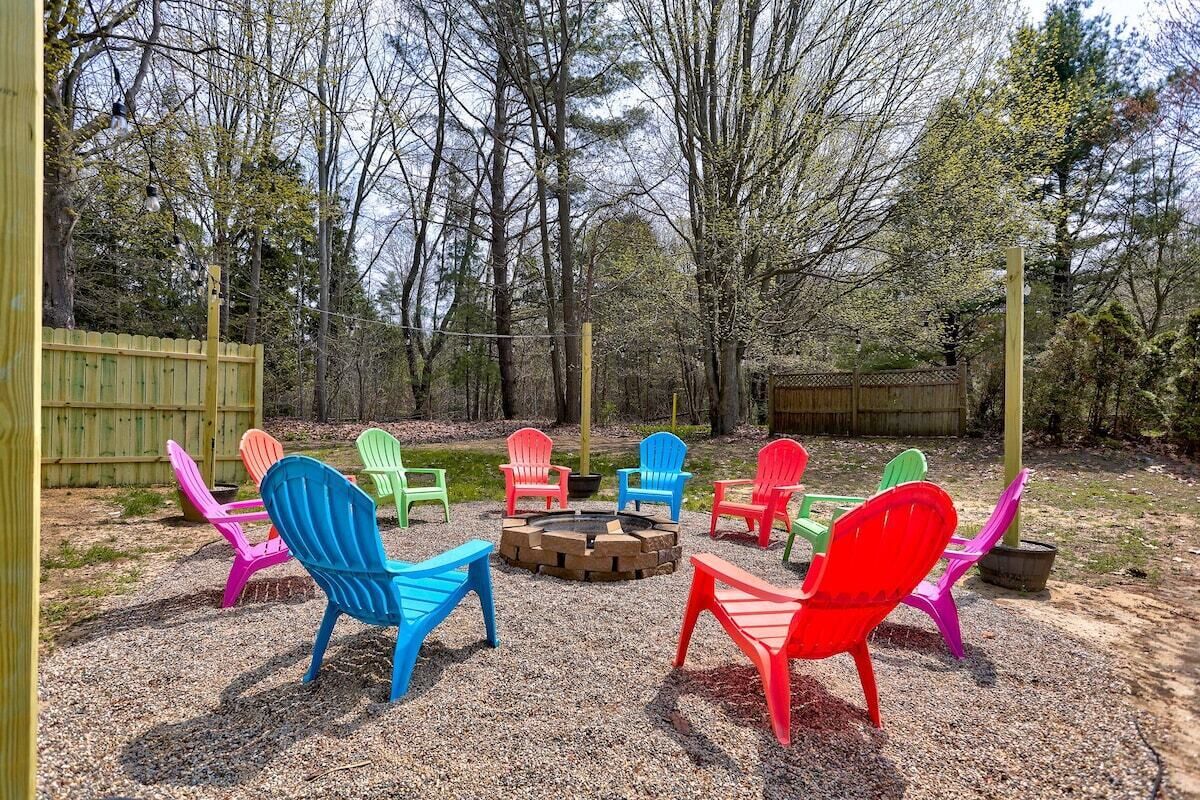 Wooded Cottage w/ Game Room/Fire pit/1mi to Beach