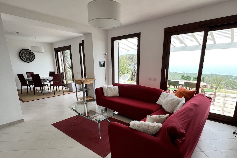 Charming quiet villa with breathtaking sea views!