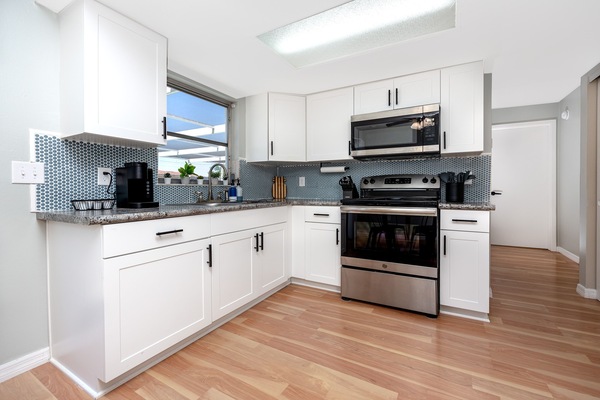 Réfrigérateur, micro-ondes, four, plaque de cuisson