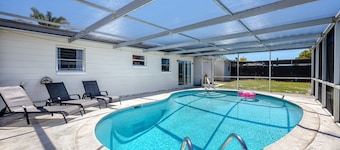 Sunny Escape: Vibrant Pool Home