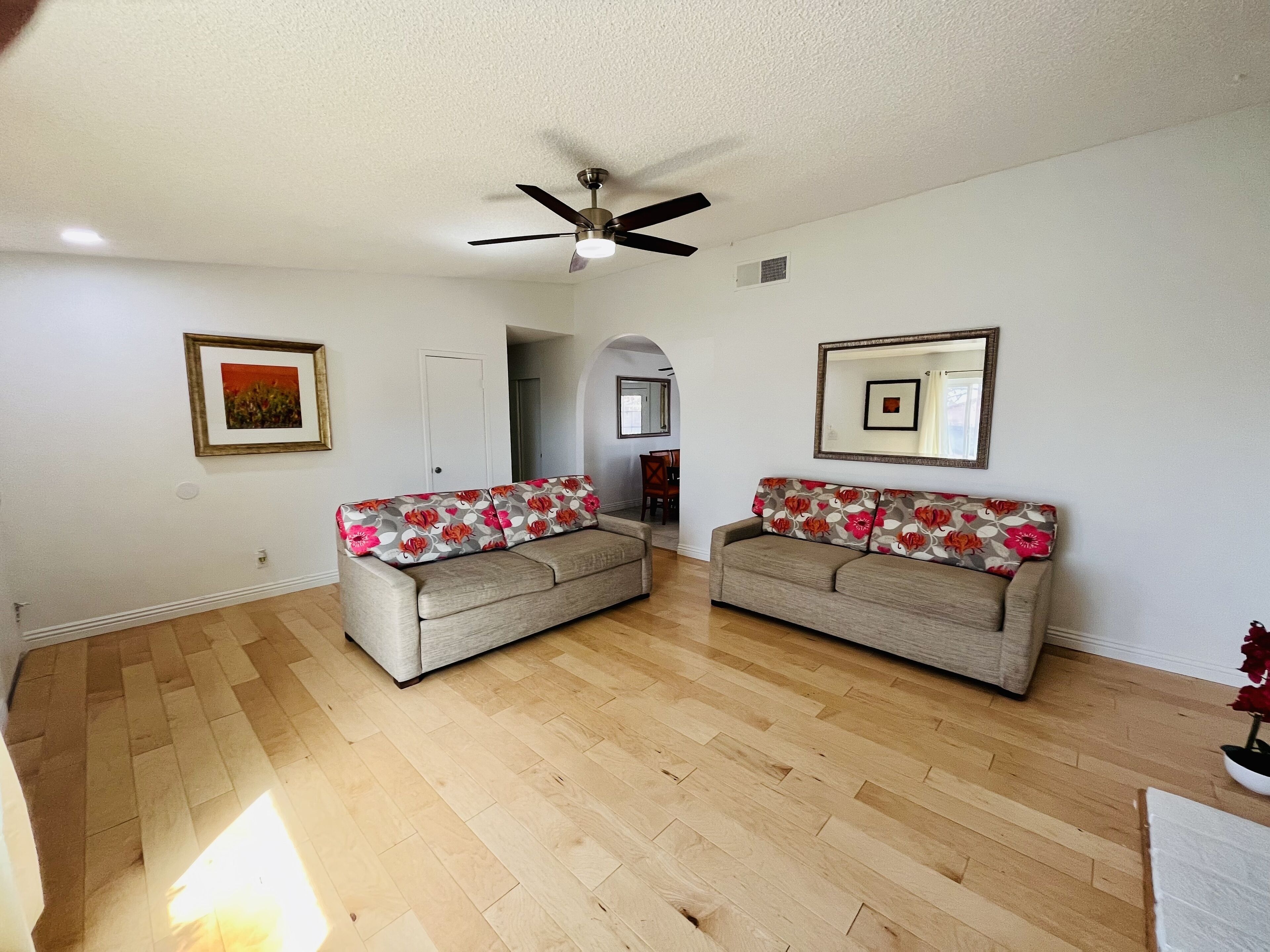 Cozy 4-bedrooms home with indoor fireplace