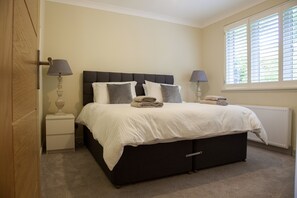 2 bedrooms, iron/ironing board, free WiFi, bed sheets - Cosy cottage with stunning views (KINROSS)