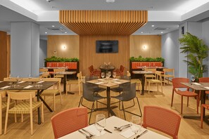 Free daily continental breakfast - City Express Plus by Marriott Mazatlán (Mazatlán)