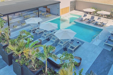 Alberca al aire libre . City Express Plus by Marriott Mazatlán