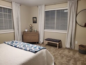4 chambres, fer et planche à repasser, Wi-Fi gratuit, draps fournis