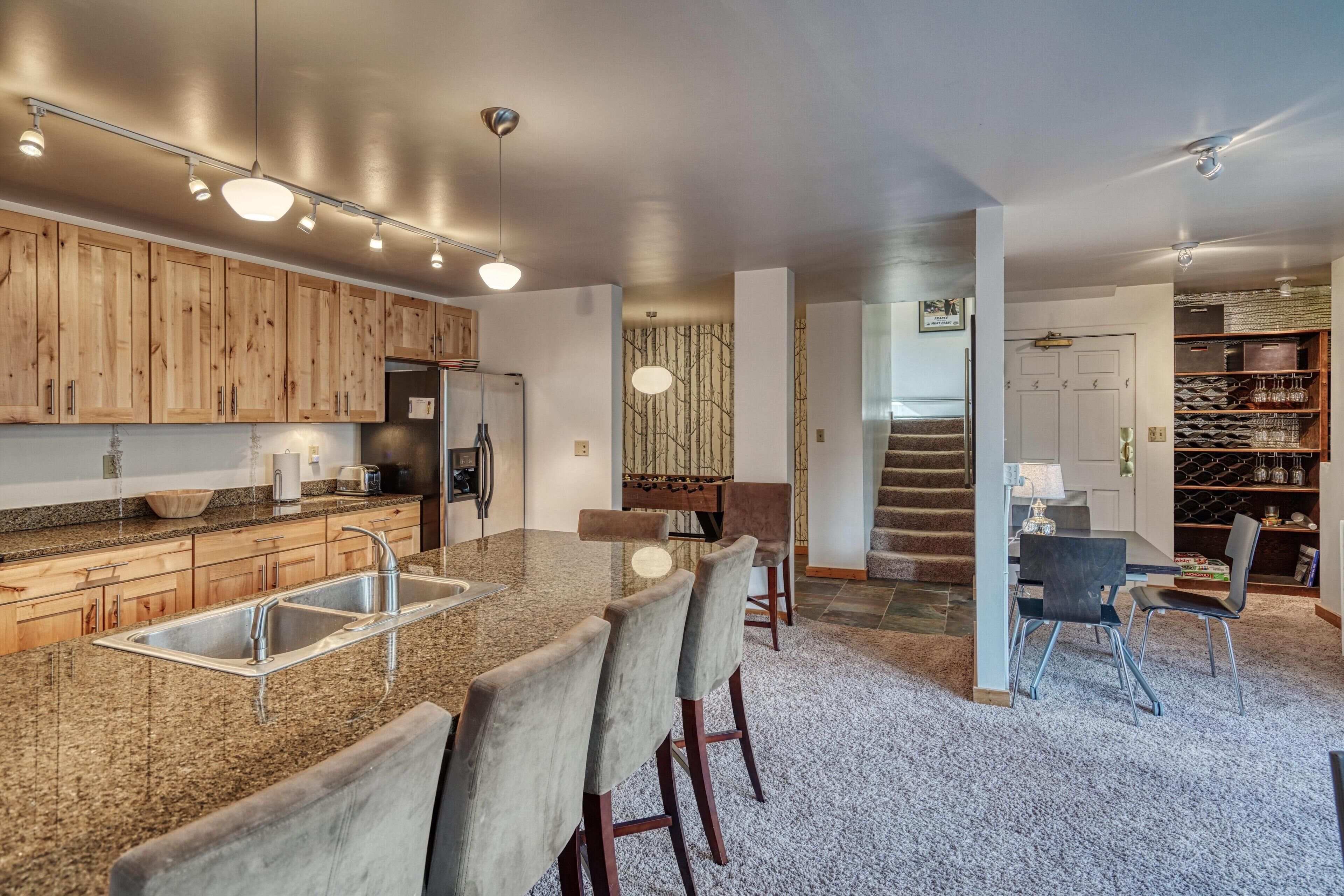 The Yodel Inn-Great for large families! Downtown-Amazing Views!