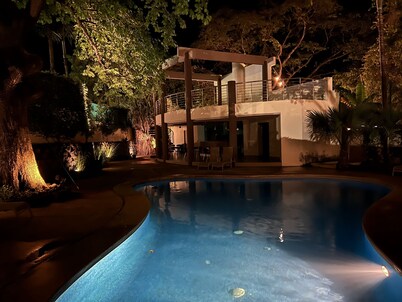 PERFECT LUXURY stay steps to the ocean, amazing food, and lots of live music! 