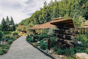Property grounds - Charming chalet for 8 people, 3BD, 2BT, kitchen (Zvolen)