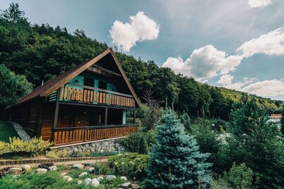 Charming chalet for 8 people, 3BD, 2BT, kitchen