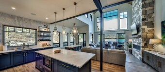 Lakefront Spacious Mountain Lux Home. Private dock, Hot Tub, Bunk Room!