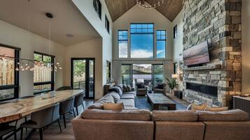 智能電視、壁爐、電子遊戲、足球機