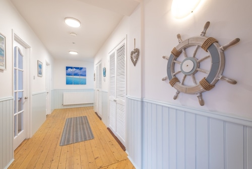 Port Tara Holiday Home, close to Portballintrae Harbour and the Giant's Causeway