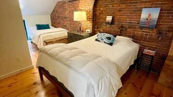 3 bedrooms, desk, iron/ironing board, free WiFi