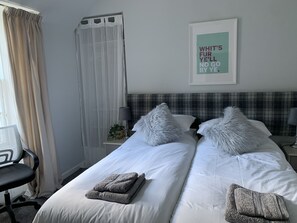 2 bedrooms, iron/ironing board, travel cot, free WiFi